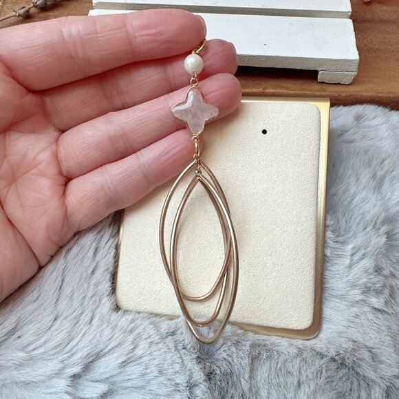 Freshwater Pearl, Shell and Gold Cage Pendant Necklace - Picture 5 of 5